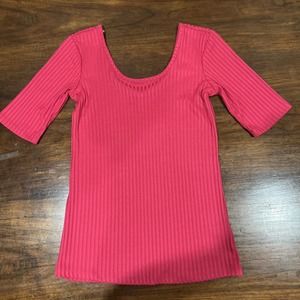 Decree Top Women’s‎ Medium Hot Pink Short Sleeve Scoop Neck Ribbed Stretch Top